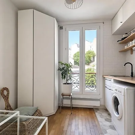 Cocon Pittoresque Sur Cour A Belleville - 2 Pers *
